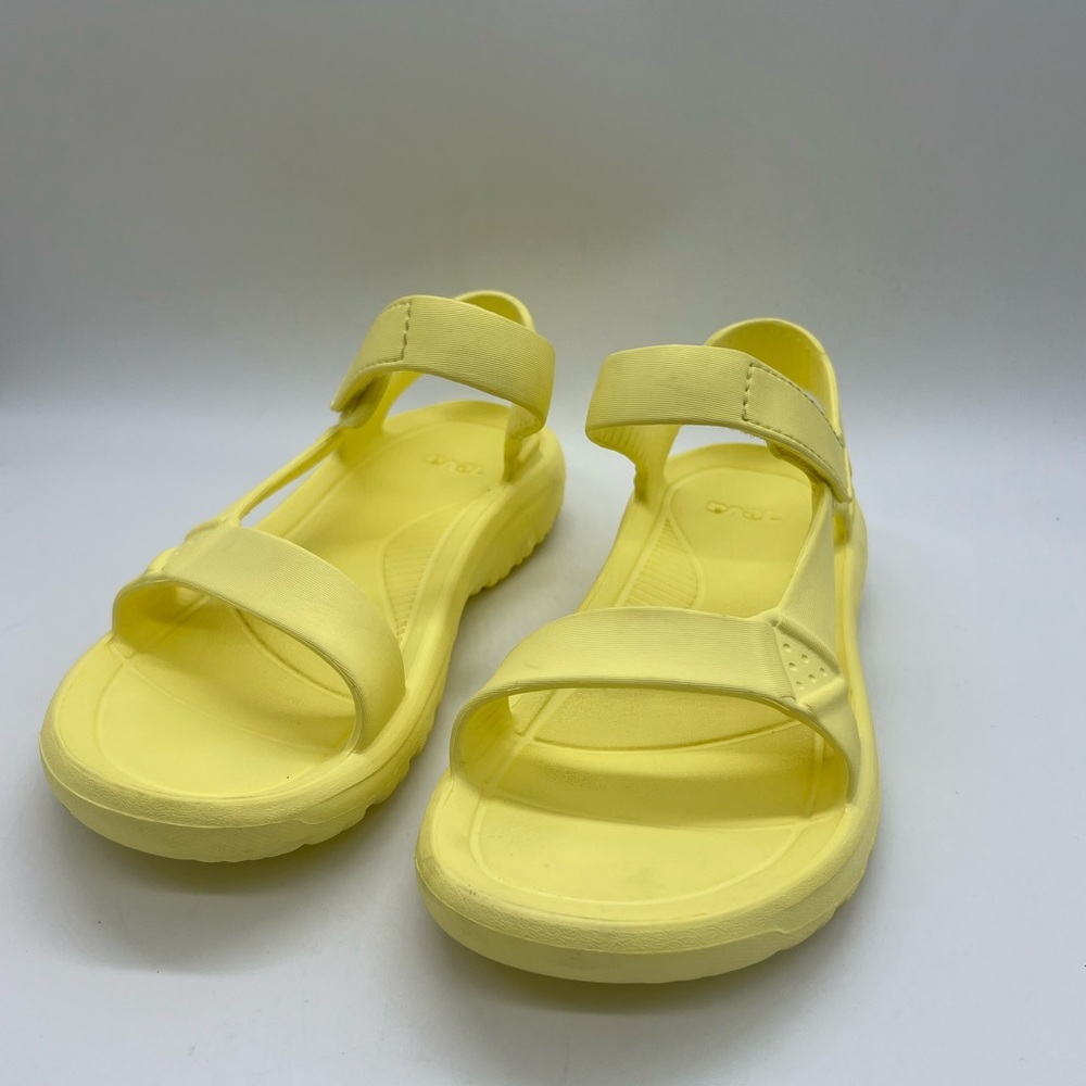 Teva Unisex Sandals in Yellow Men’s Size 8 Or Women’s 10 Velcro Straps